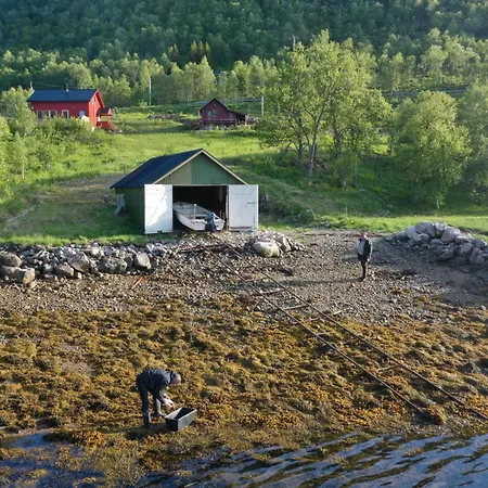 Nesset I Fiskfjord Holiday home *